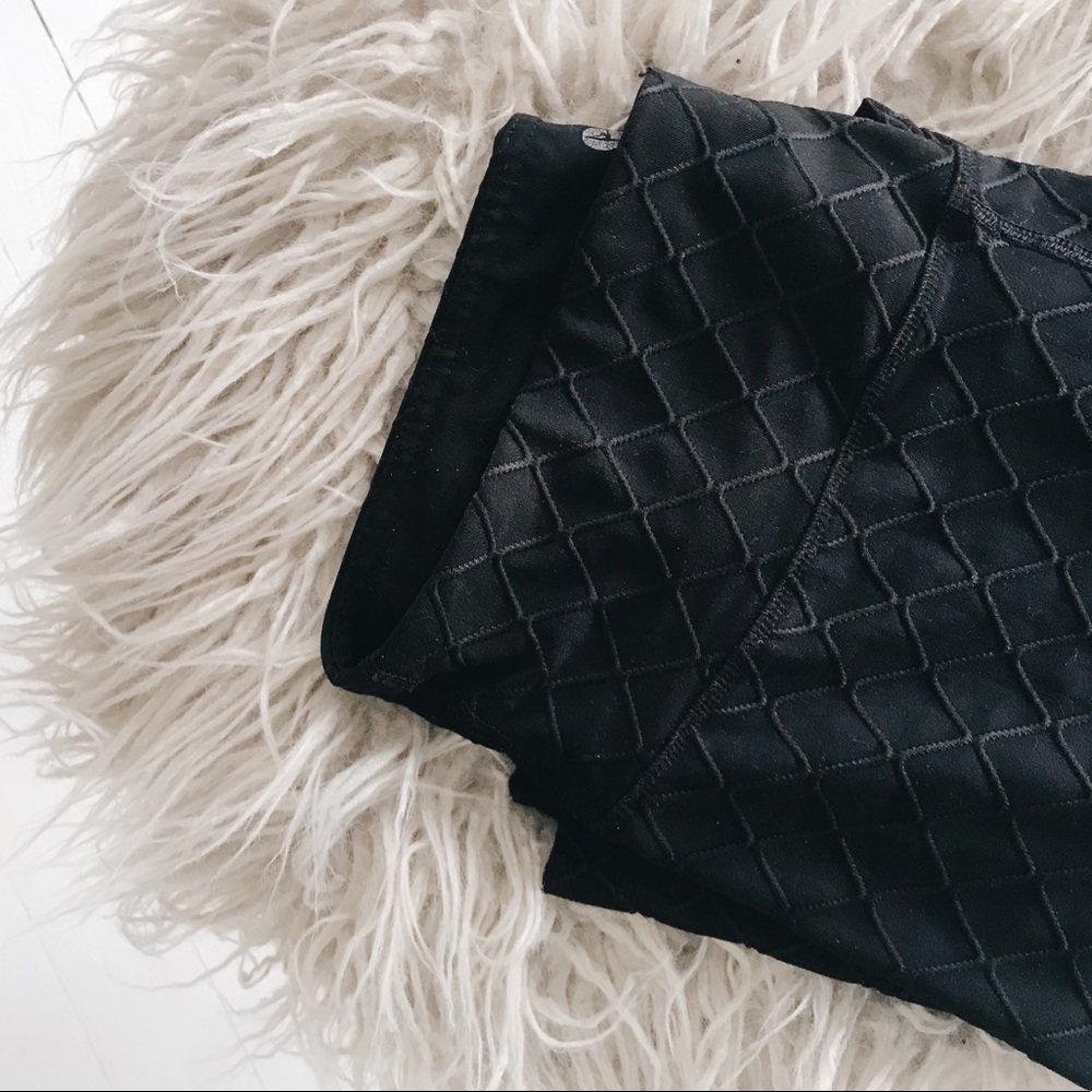 Black textured workout leggings